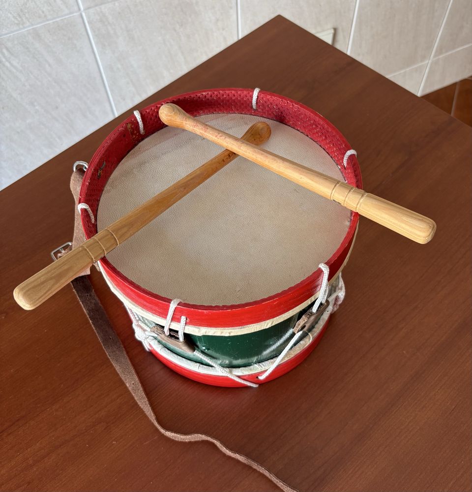 Bombo de criança para festas Nicolinas