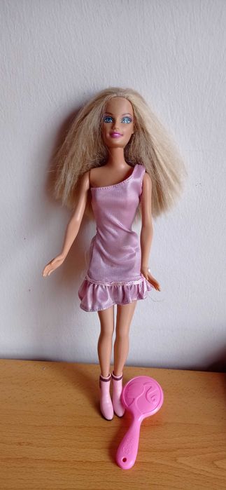 Bonecas Barbie com oferta de revista
