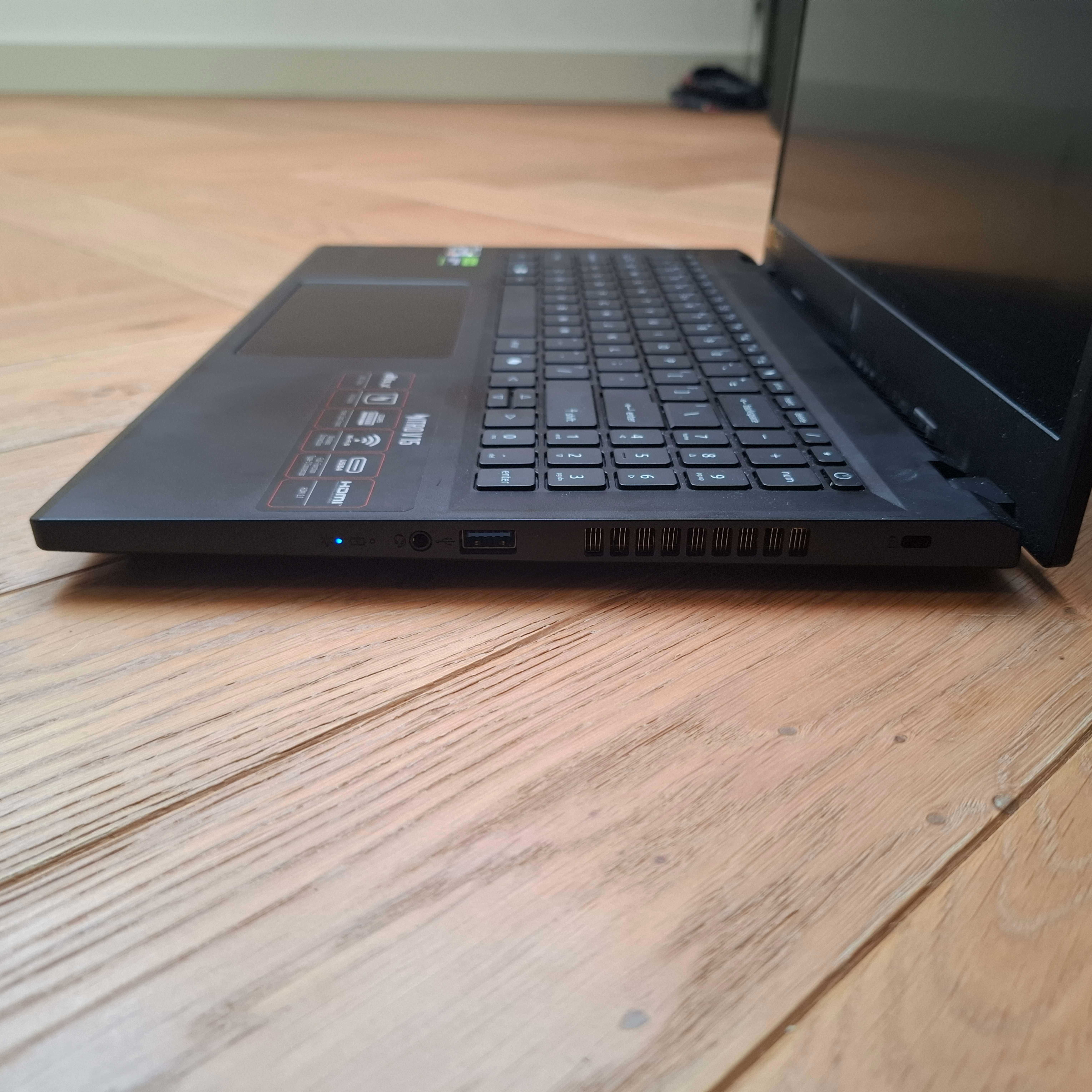 Acer Nitro V15  RTX 4060 / Ryzen 5 / 16GB DDR5 / 1TB SSD / Windows 11