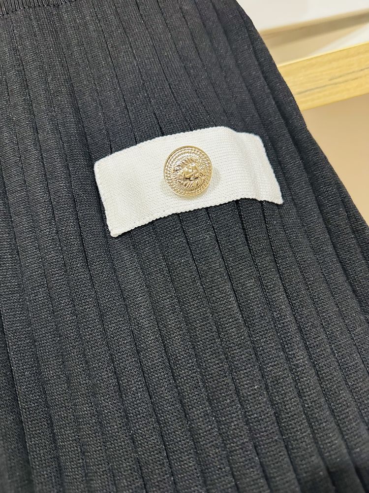 Cукня у стилі  Balmain Old Money  чорного  кольору