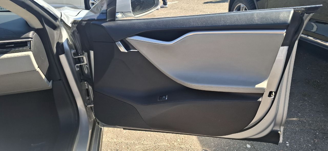 Tesla model S 2012