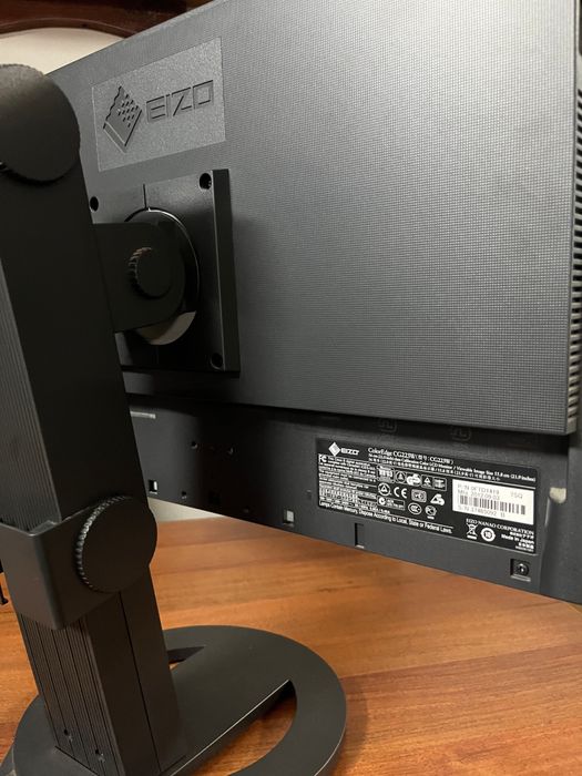 Monitor graficzy Eizo CG223W + Kaptur