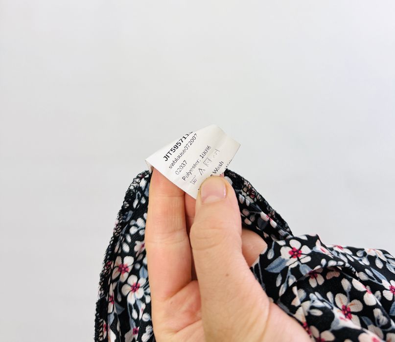 Czarna bluzka w drobny kwiatowy wzór z wiązaniem S 36 Shein