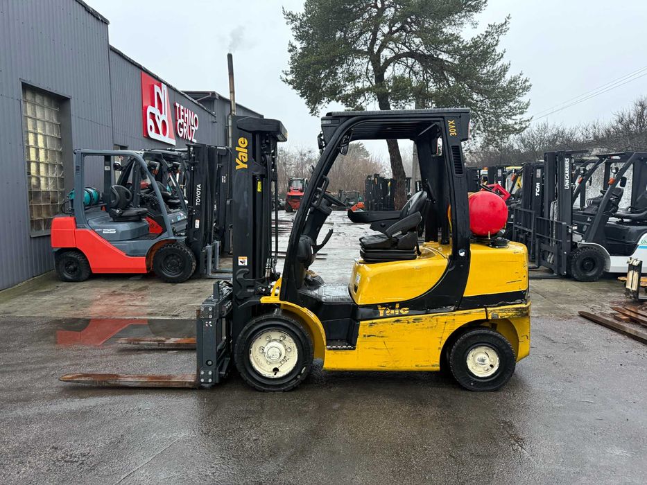 Навантажувач вилковий YALE GLP30VX