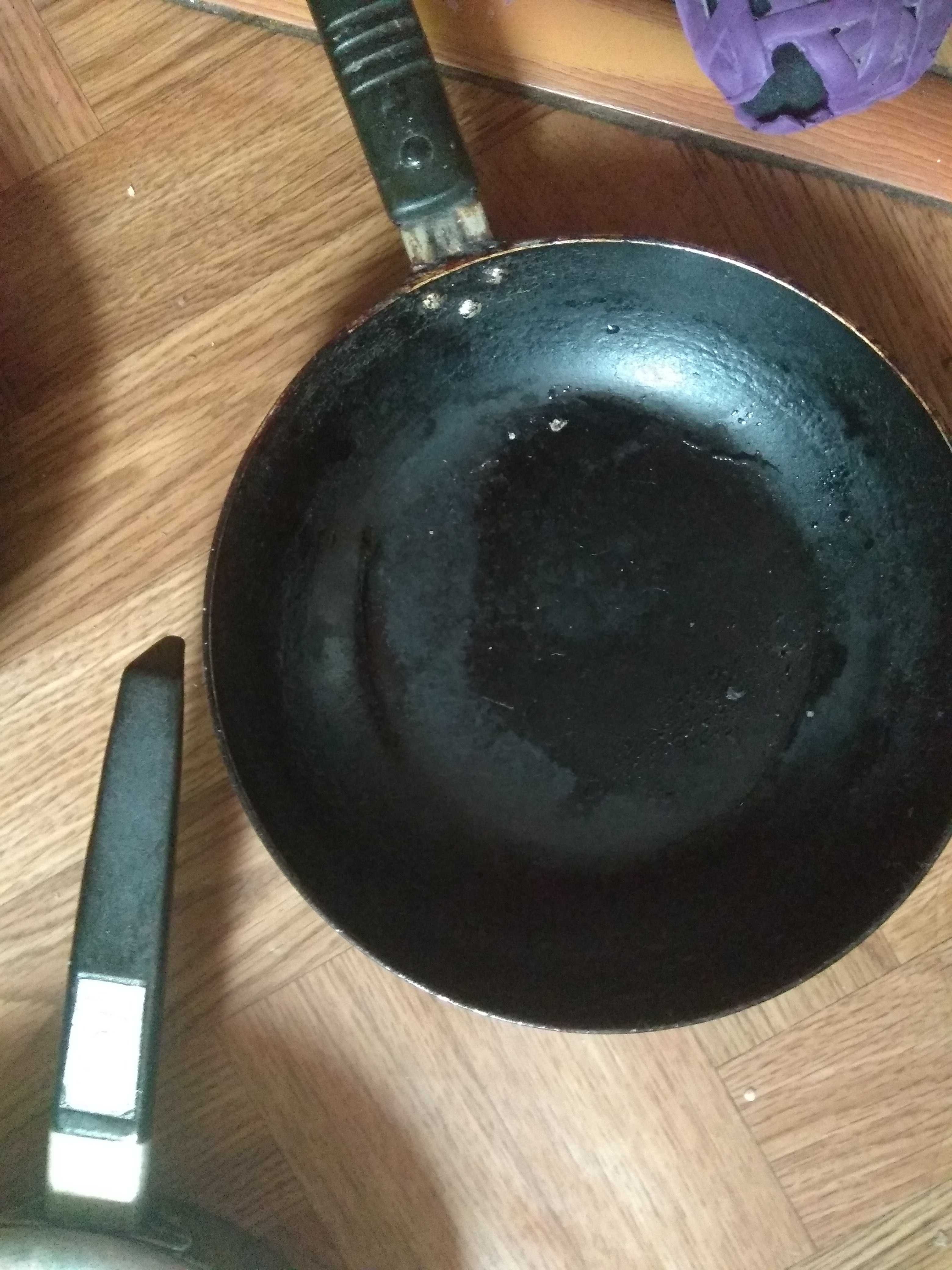 Продам  раритет  латунную сковородку и тазик