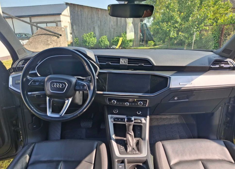 Audi Q3 Premium Plus 2021 року