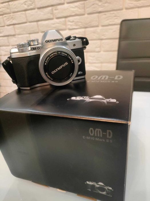 Sprzedam APARAT Olympus OM-D E-M10 Mark III S – Stan Idealny!
