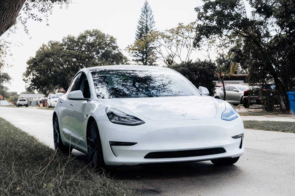 Tesla Model 3      2018