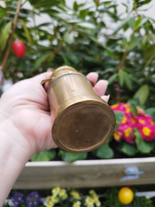 бидон бронза  с садовыми принадлежностями