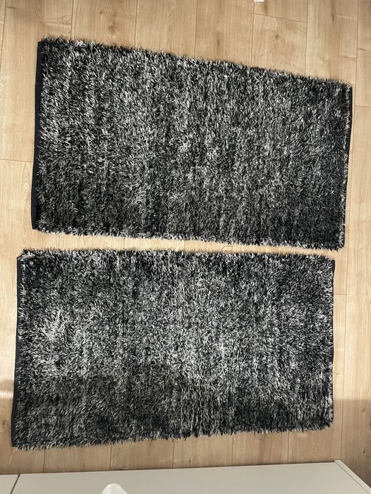 2 tapetes preto/branco