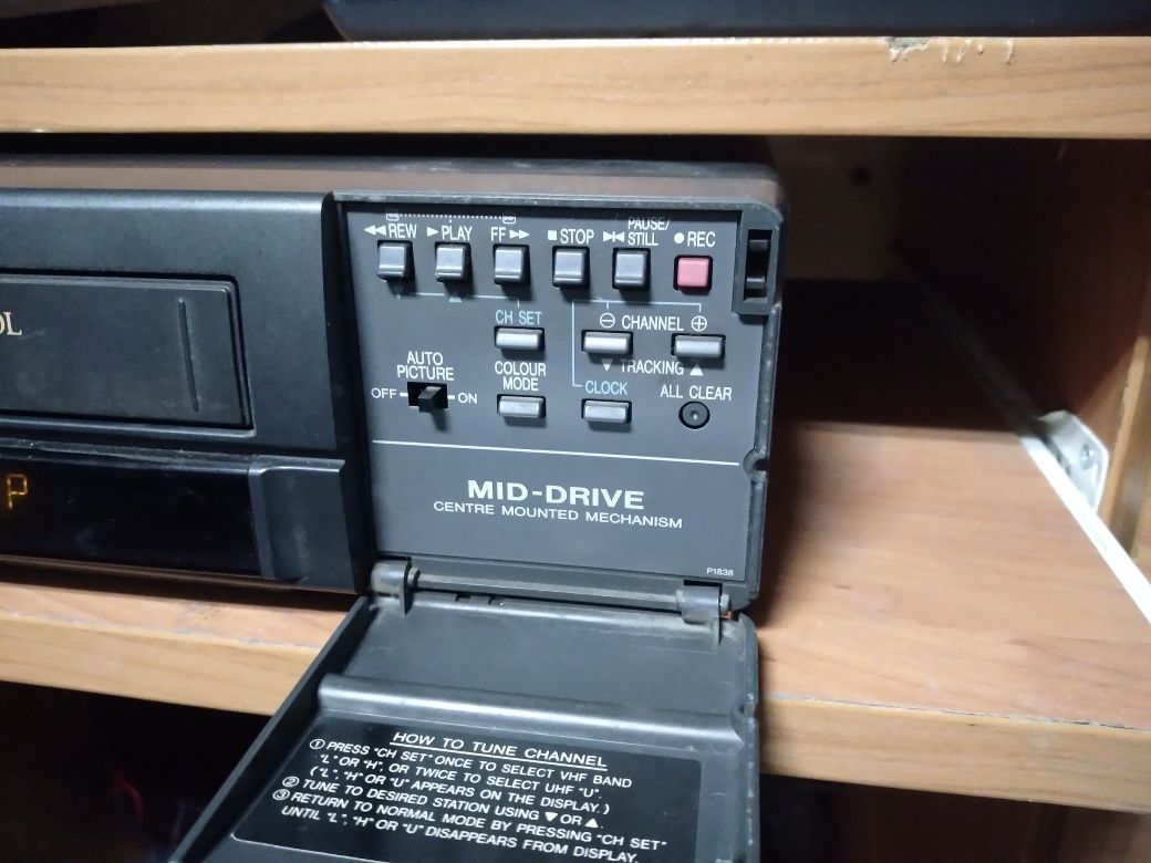 Odtwarzacz wideo VHS Sharp