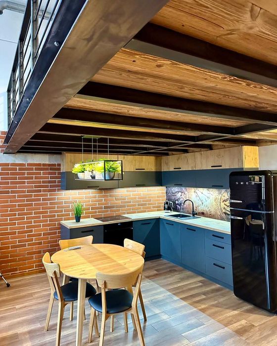 Prawdziwe stare drewno i deski– niepowtarzalny klimat drewno do wnętrz