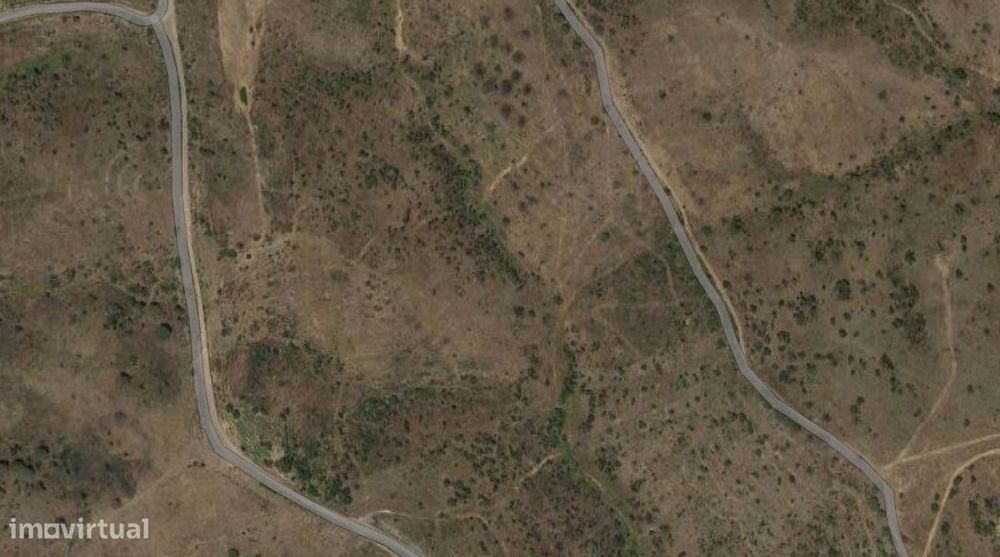 Terreno agricola/florestal, com 50 900m2, localizado a 2,5km de Bud...