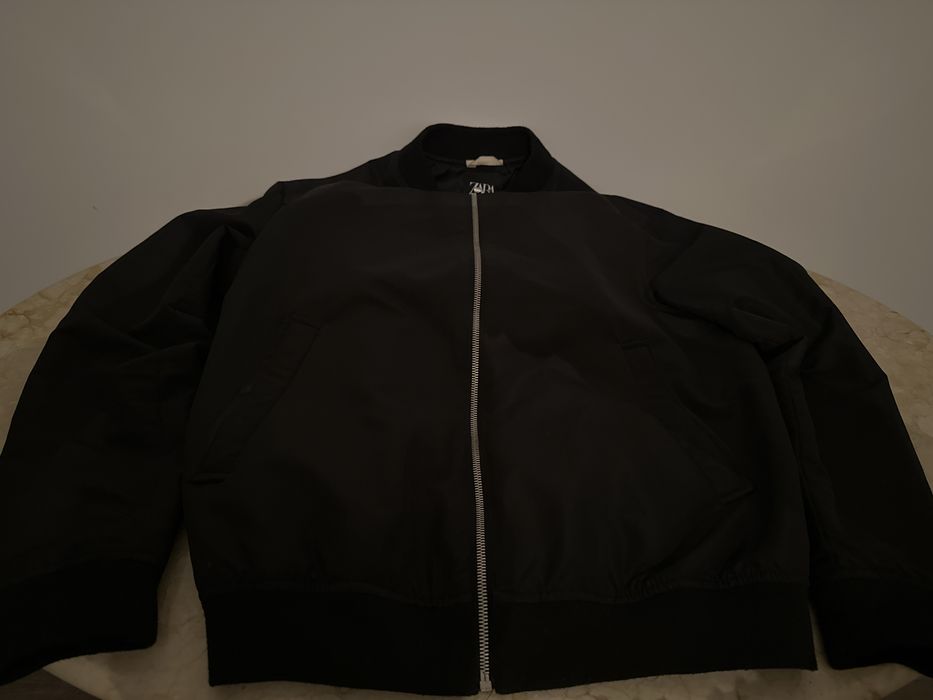 Продам бомбер zara
