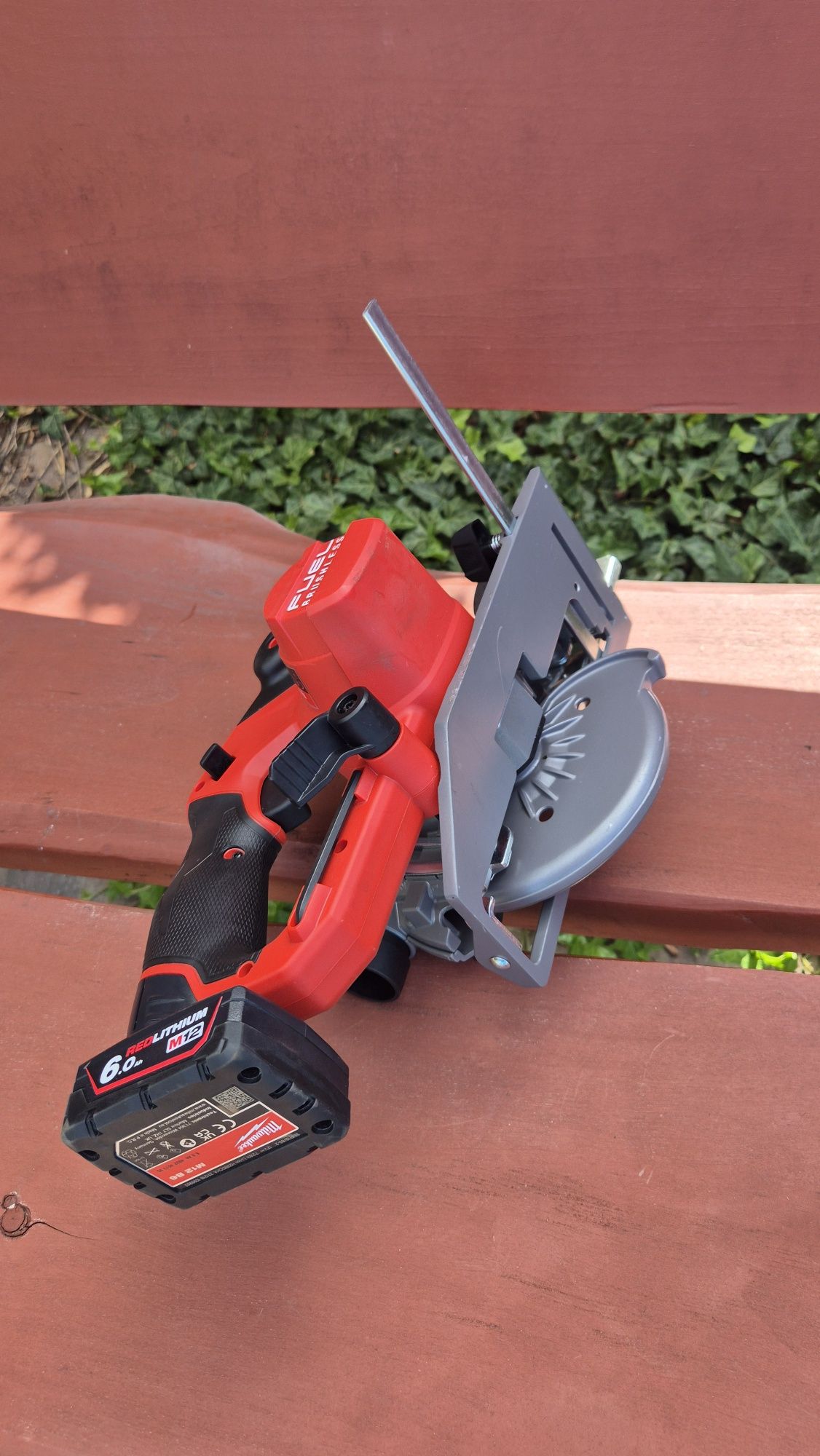 Milwaukee m12 CCS44 piła tarczowa
