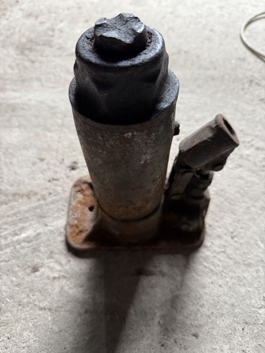 Домкрат ручной винтовой, гидравлический