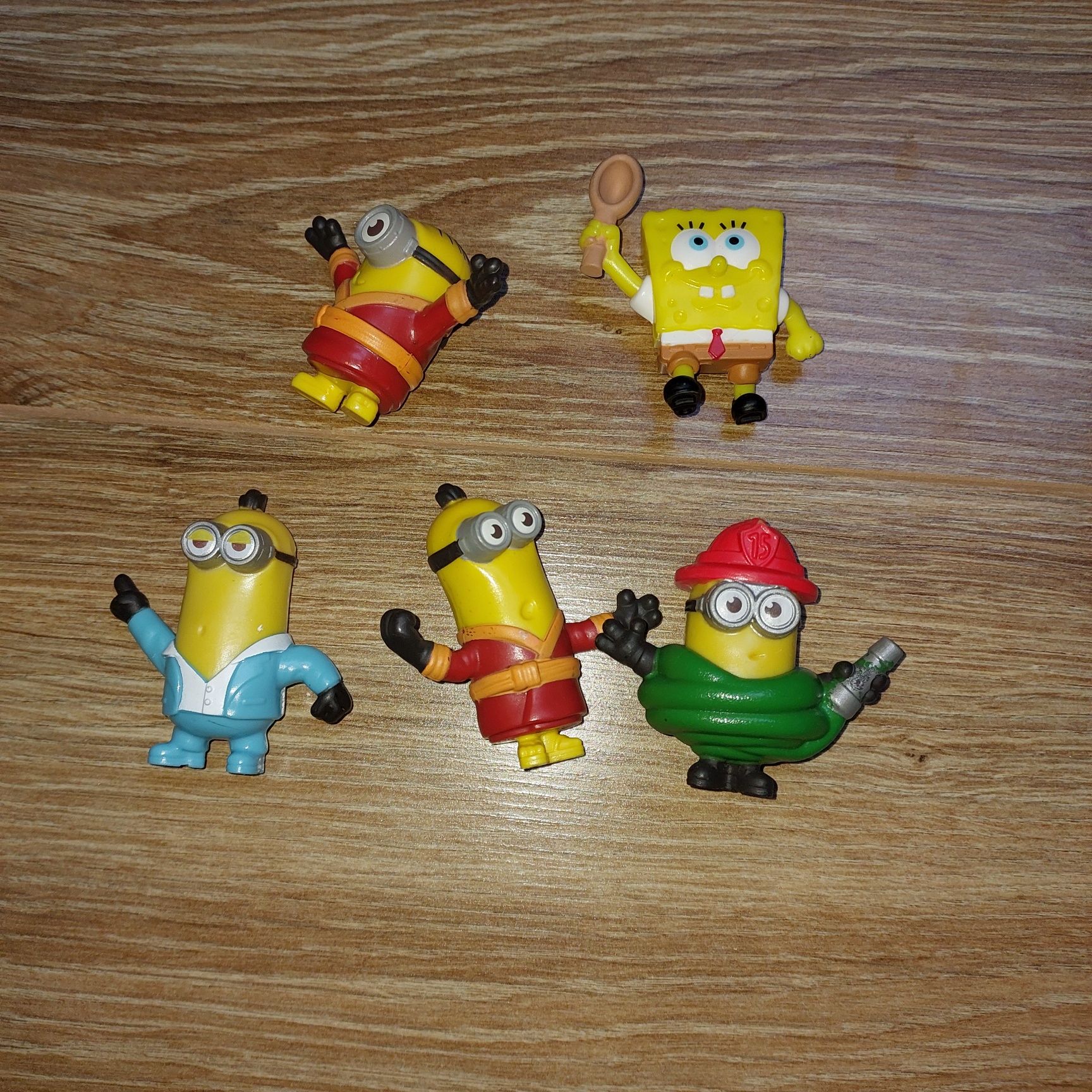 Minionki i Spongebob figurki