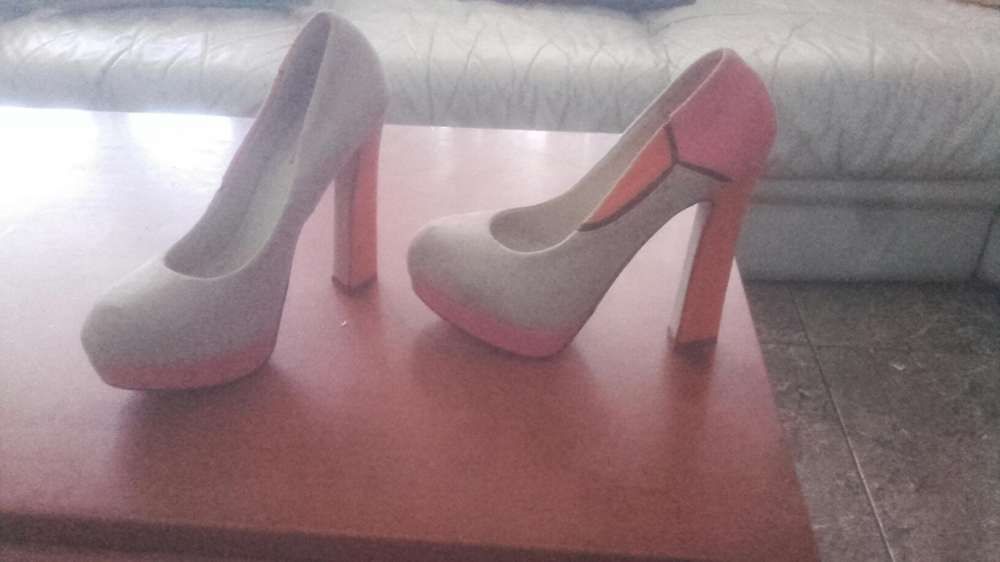 Sapatos novos bastante confortáveis