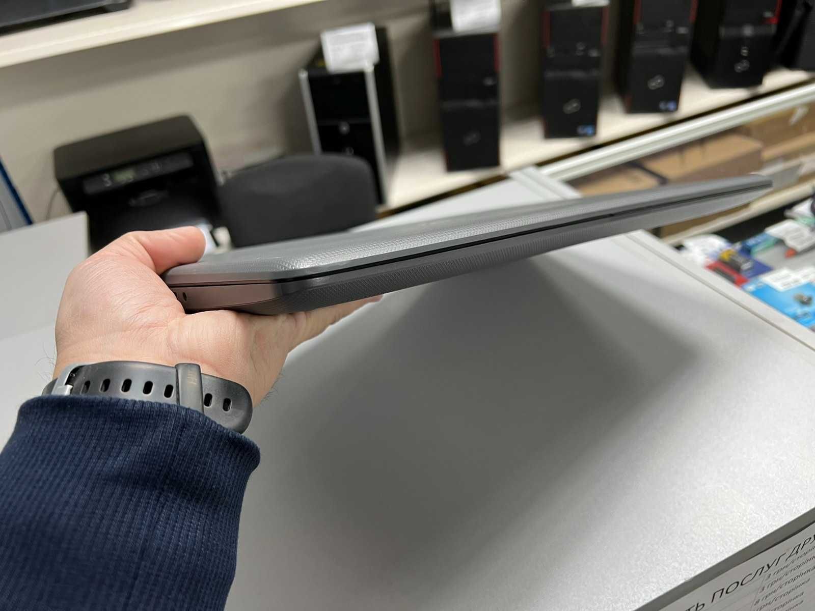 Великий ноутбук HP 17 i3 7 gen/ SSD/ 8 DDR з гарантіє
