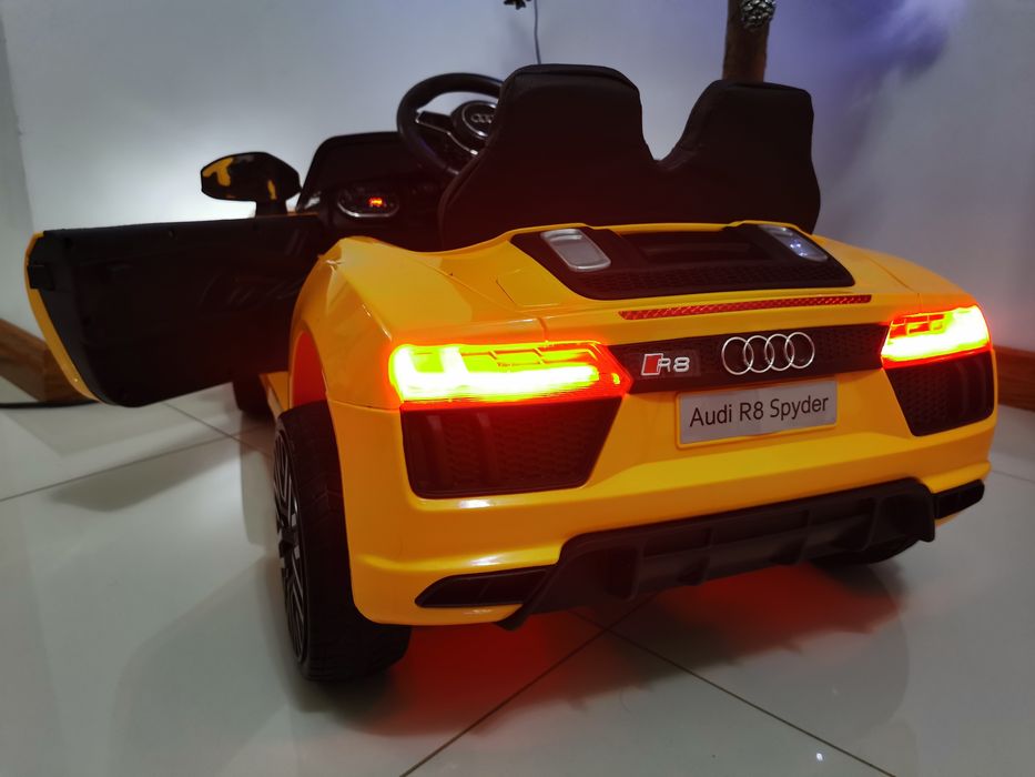 Auto na akumulator AUDI R8 Spyder