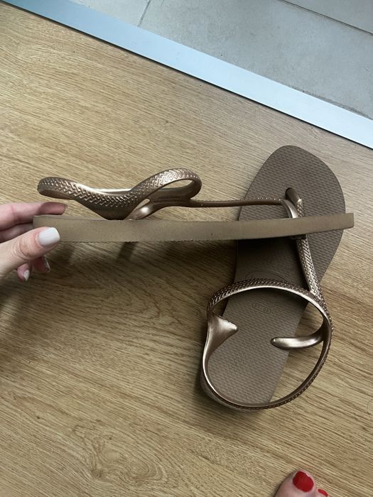 Havaianas N37-38 praticamente novas