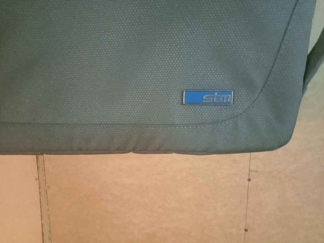 Torba na laptop do 11", producent stm.

Torba posiada wewnętrzną kiesz