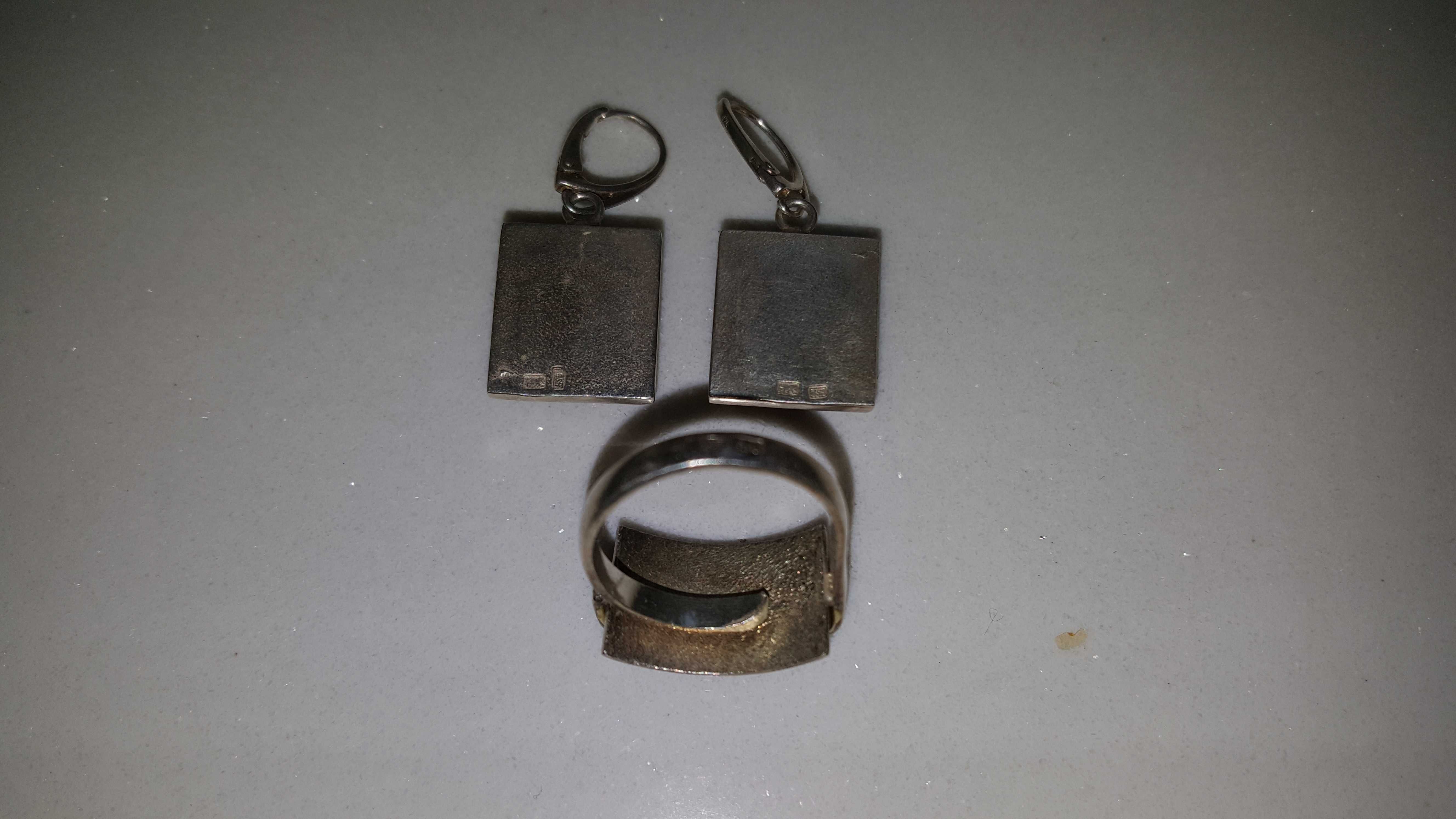 Pierścionek i kolczyki srebrne z bursztynem kwadraty r. 20