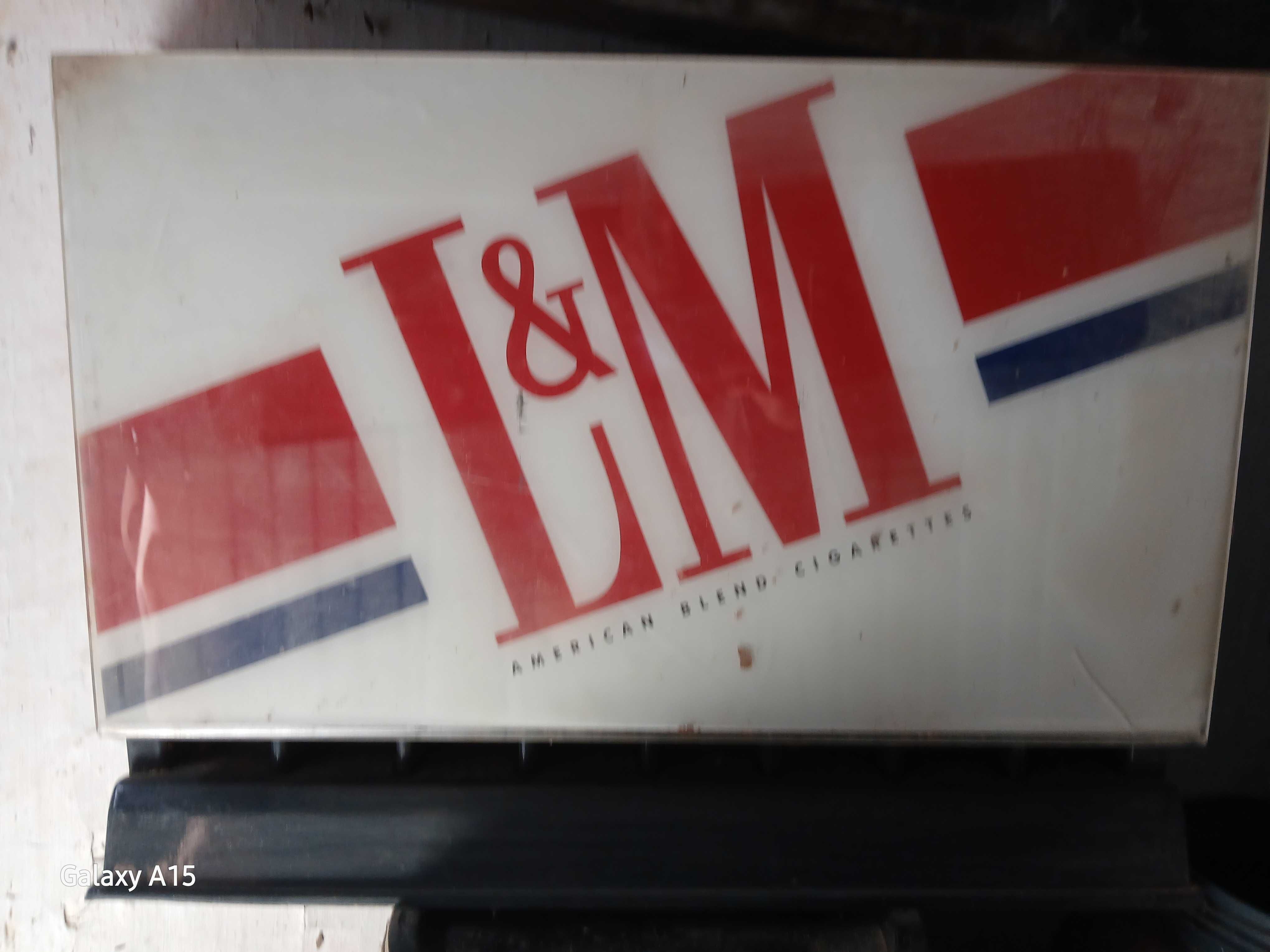 Dispensador de tabaco L&M