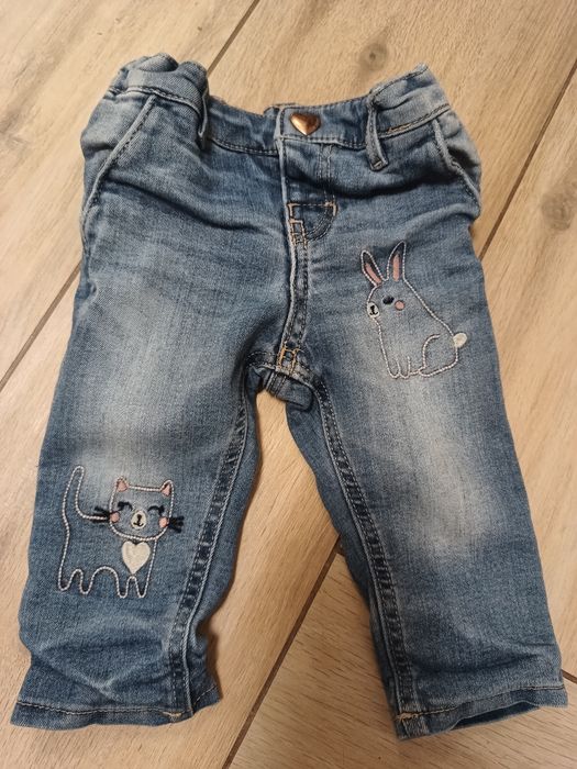 Dziecięce niemowlęce dziewczęce jeansowe spodnie na gumkę marki H&M 68