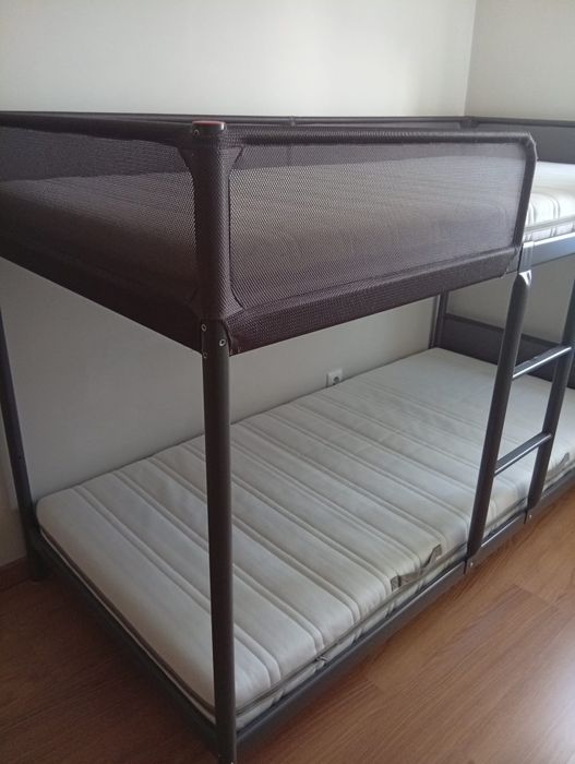 Beliche com dois colchões