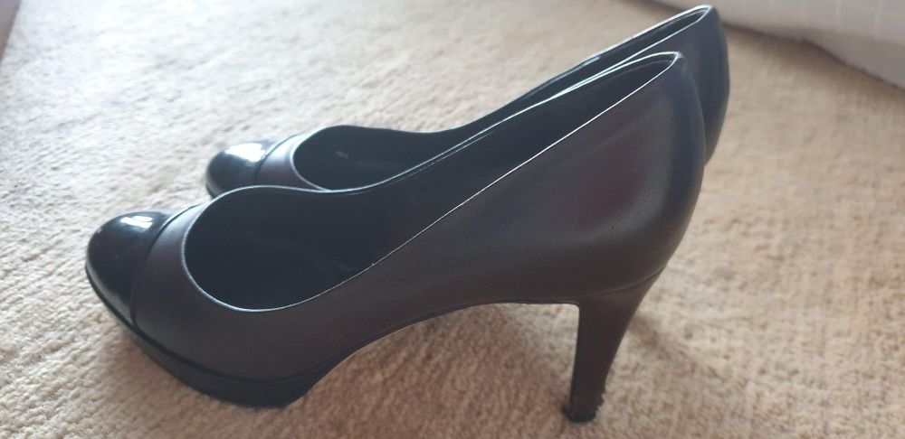 Sapatos em dois  tons, tamanho 37,5