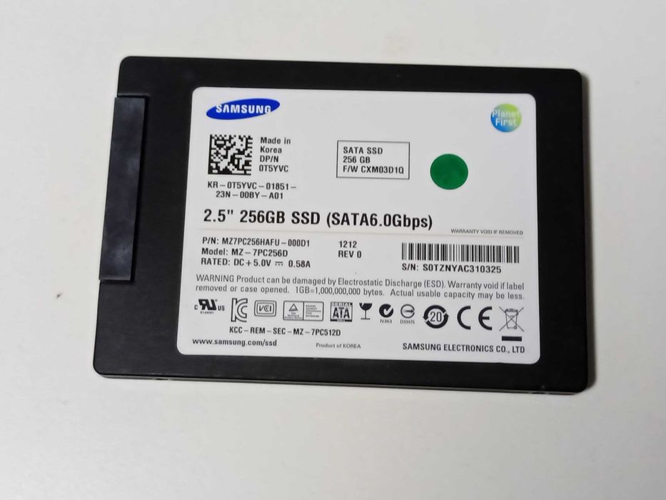 256GB 2.5" Samsung SATA3 SSD в чудовому стані