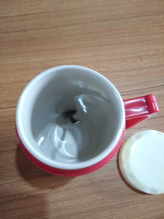 Kubek magnetyczny z łyżeczką