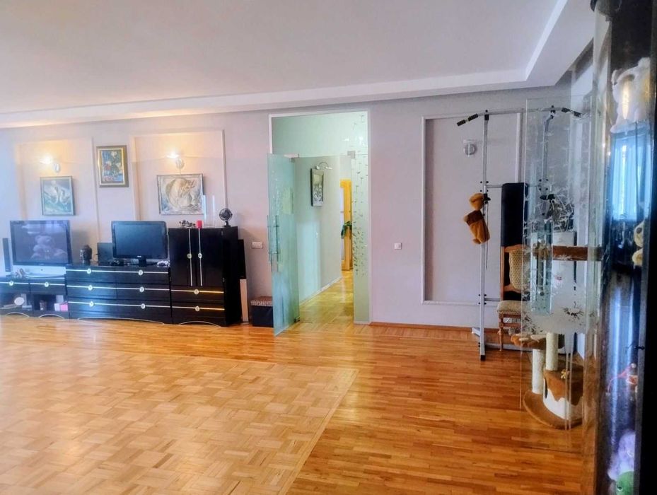 Продам простору 3-кімнатну квартиру  Аркадіївська Гоголя Центр 150кв.м