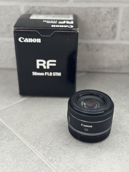 Обʼєктив Canon RF 50mm f/1.8 STM