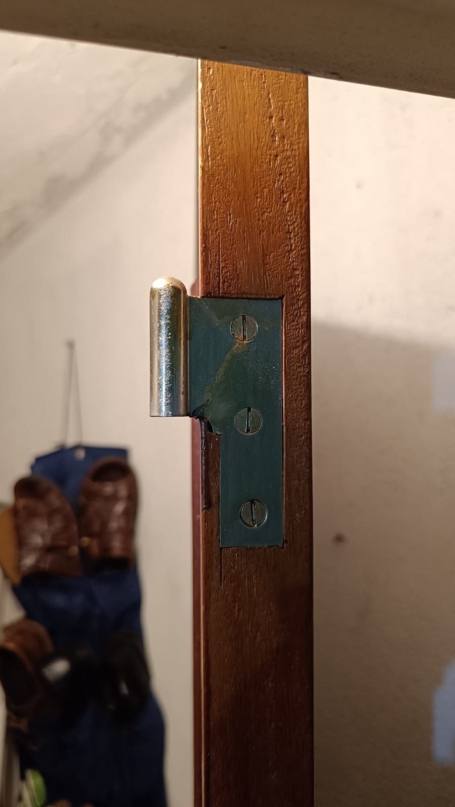 Porta de madeira em boas condições