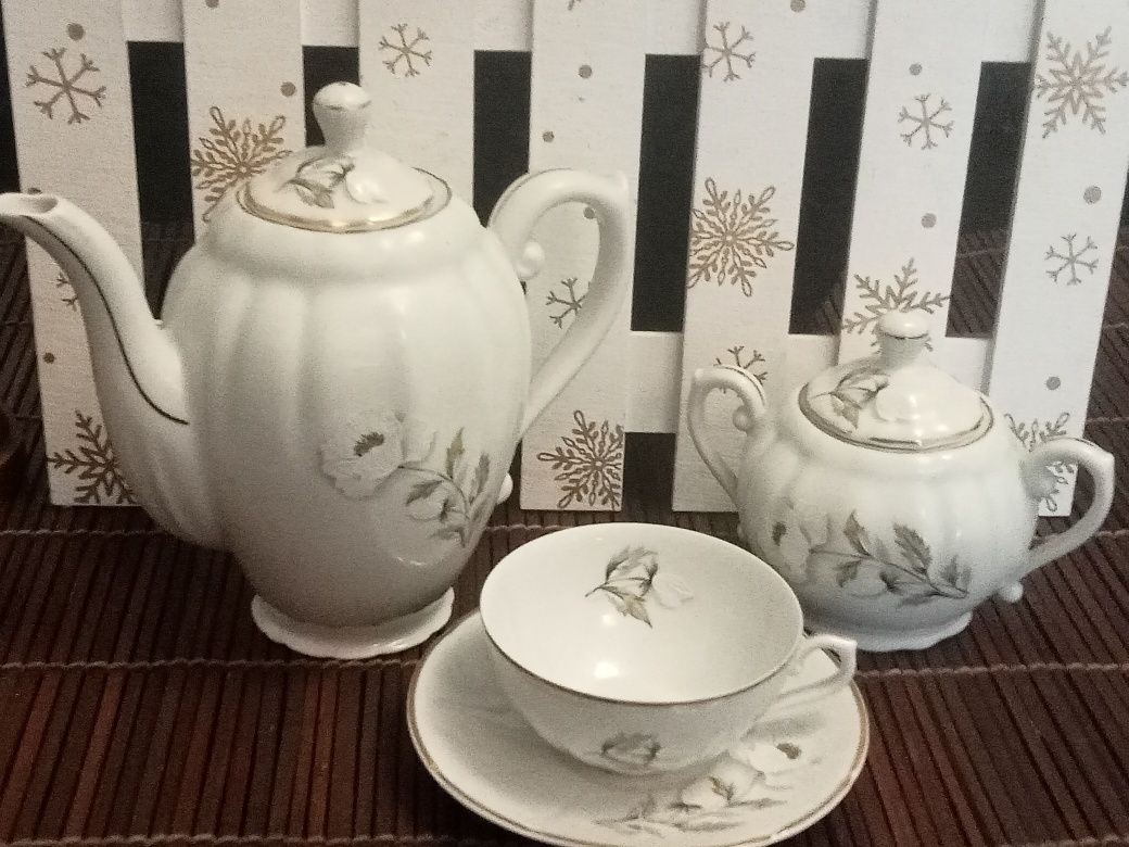 Bule, açucareiro e chávena de porcelana de Viana