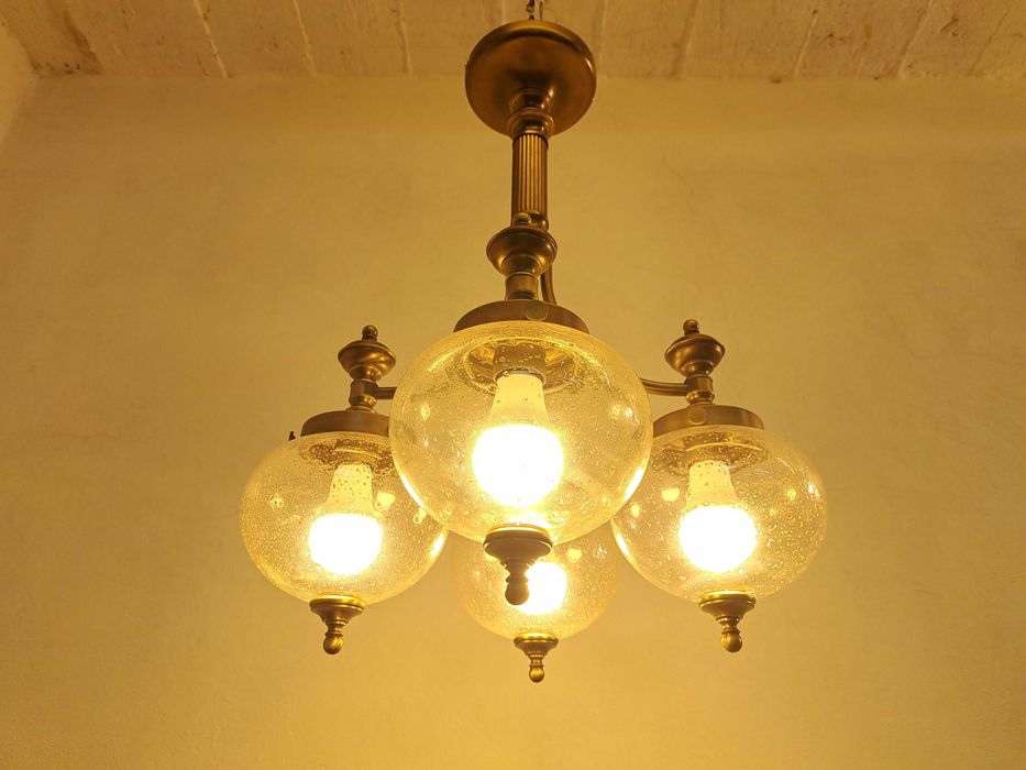 Lampa stalowa 4 szklane kule płatki złota w szkle stary mosiądz