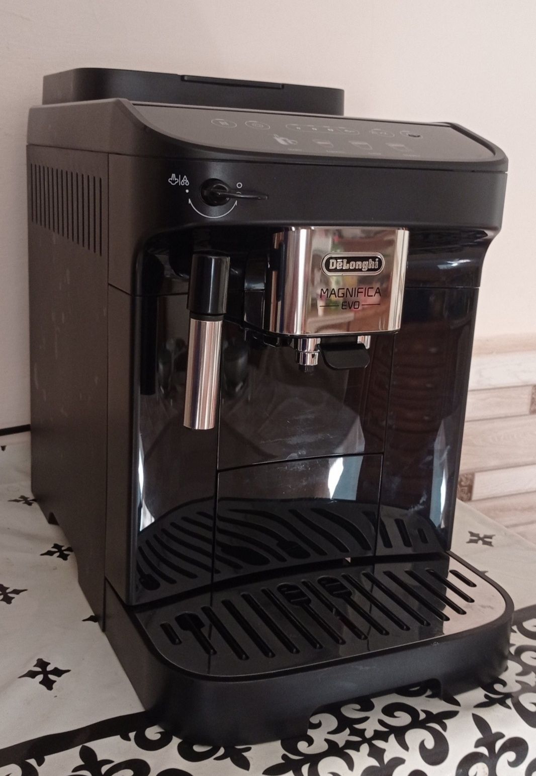 Продам кофемашину Delonghi в м. Хуст