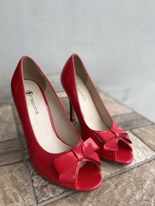 Взуття туфлі/босоніжки