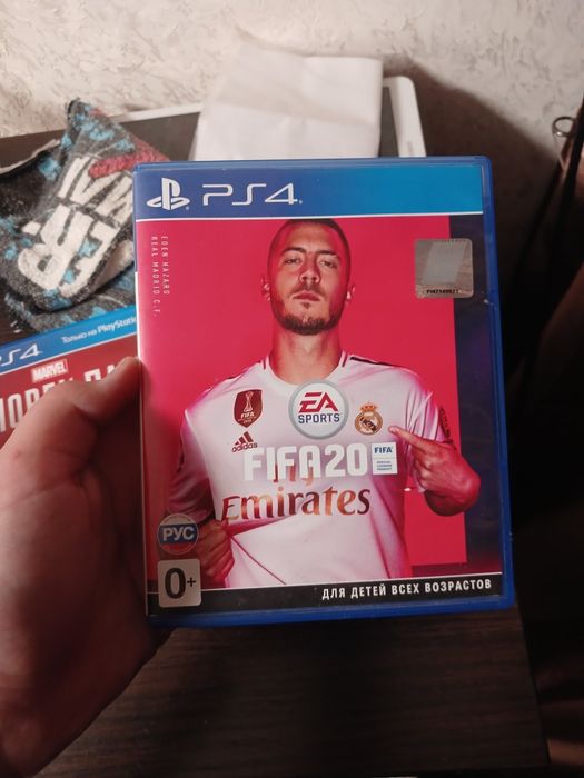 продаю игровую приставку PS4 Pro