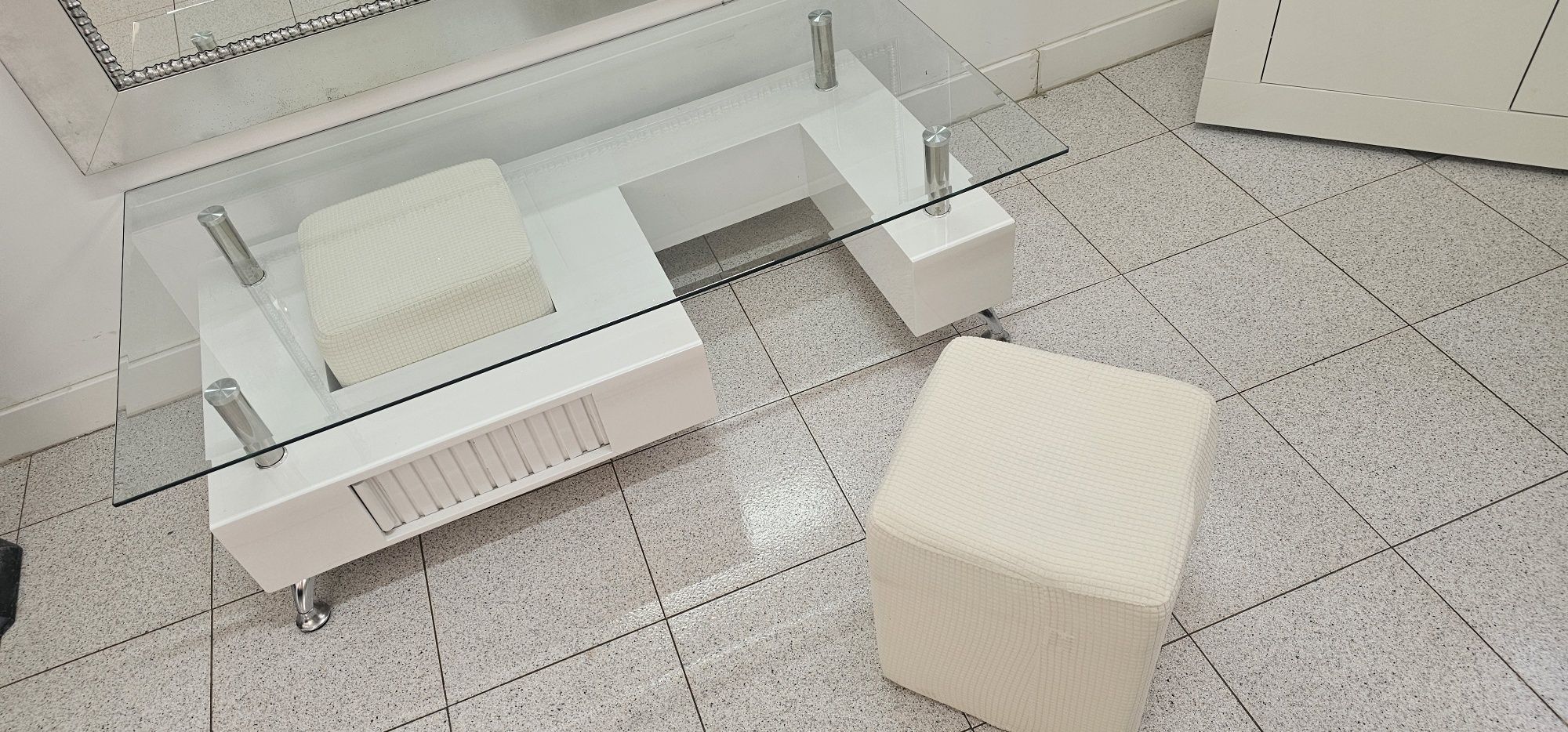 Mesa centro vidro com 2 puffs