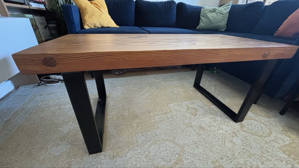 Industrialny stolik kawowy z litego drewna 115x50x49 cm