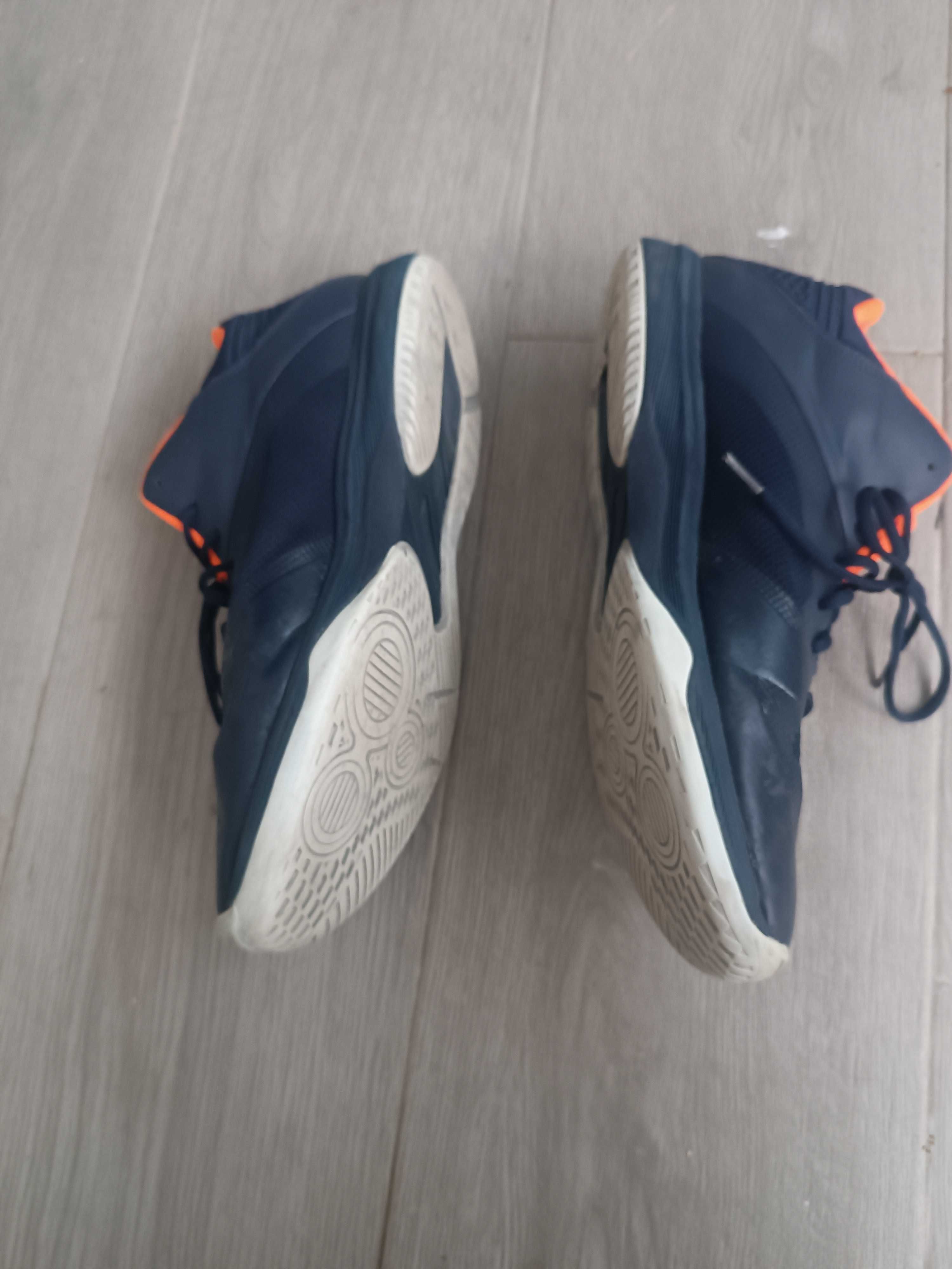 Tênis ASICS, usados mas em bom estado