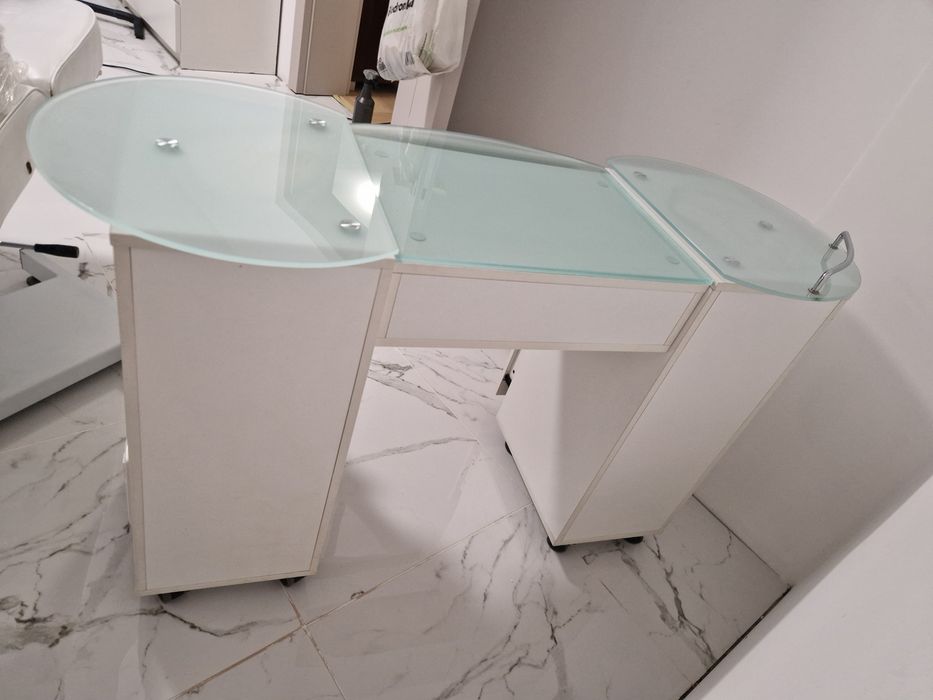 Biurko kosmetyczne do manicure