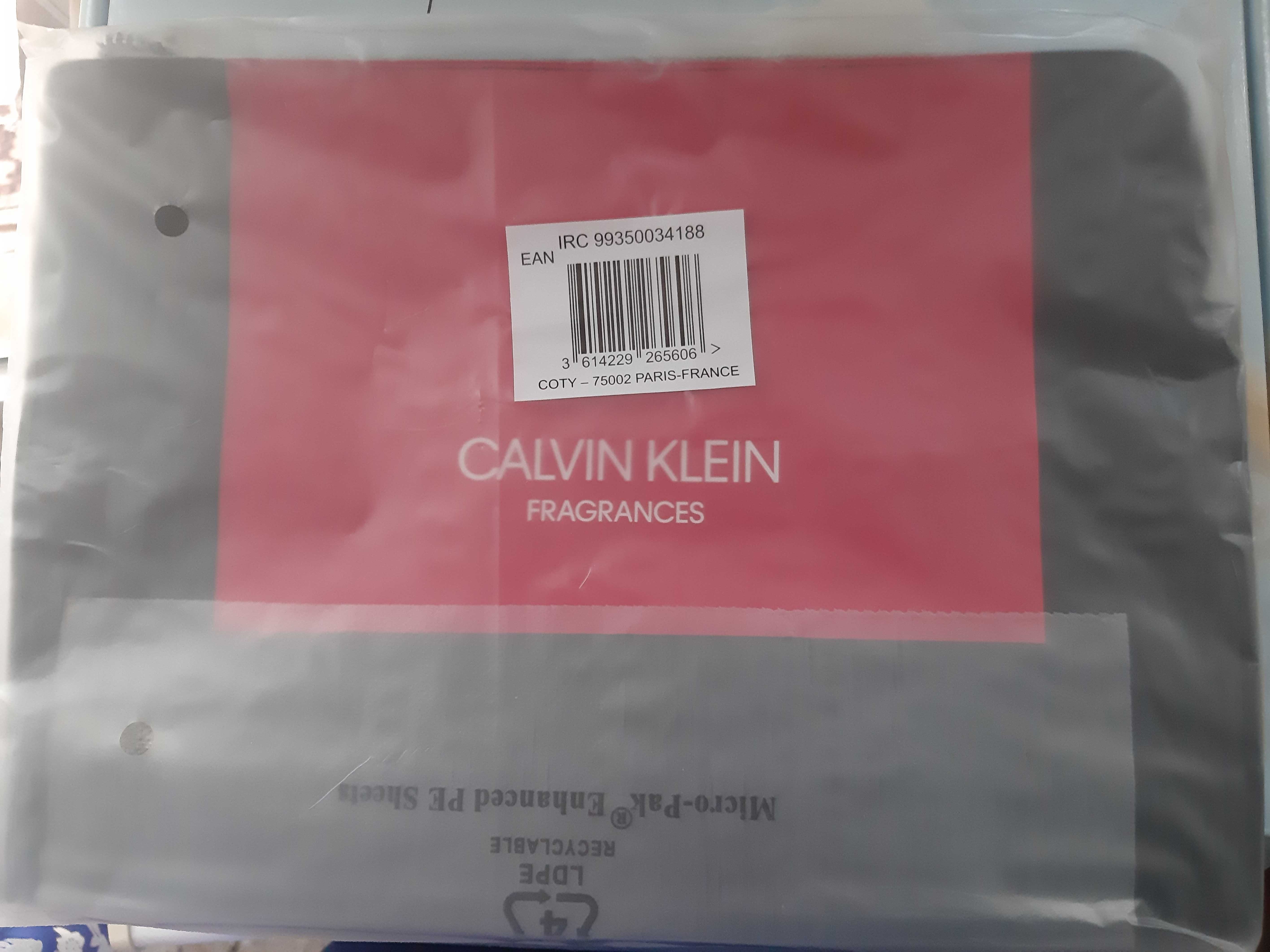 набір косметички Calvin Klein ,гель для душа  ,туалетна вода