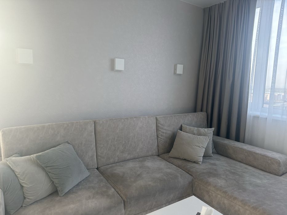 Диван угловой . Ткань хорошо моется. Раскладной