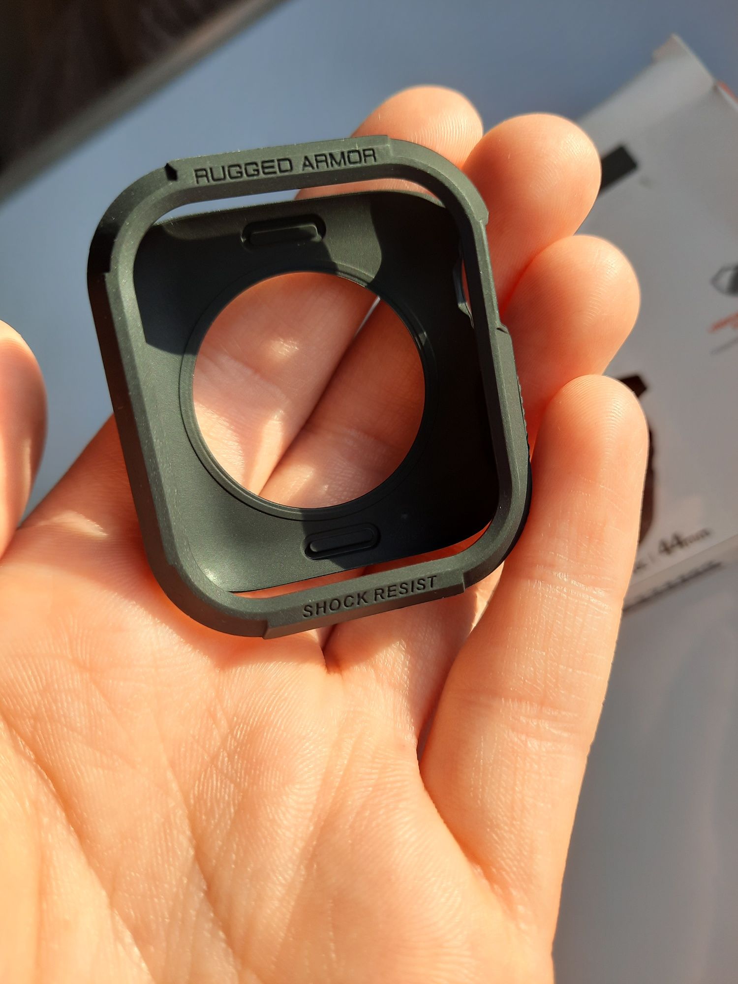 Watch case etui obudowa na Apple Watch 44mm, marka Spigen. 
Możliwa wy