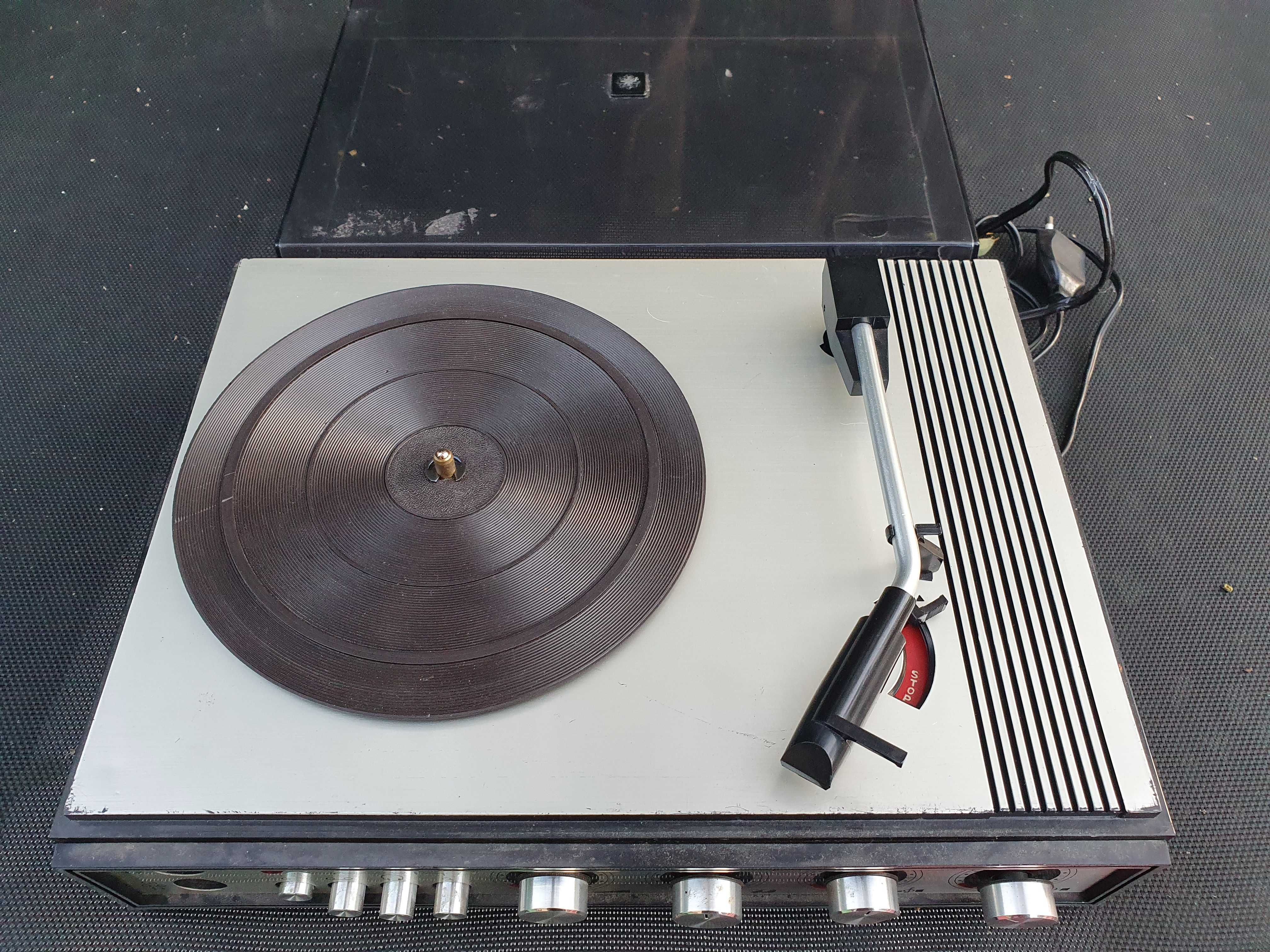 Gramofon Universum FV5549