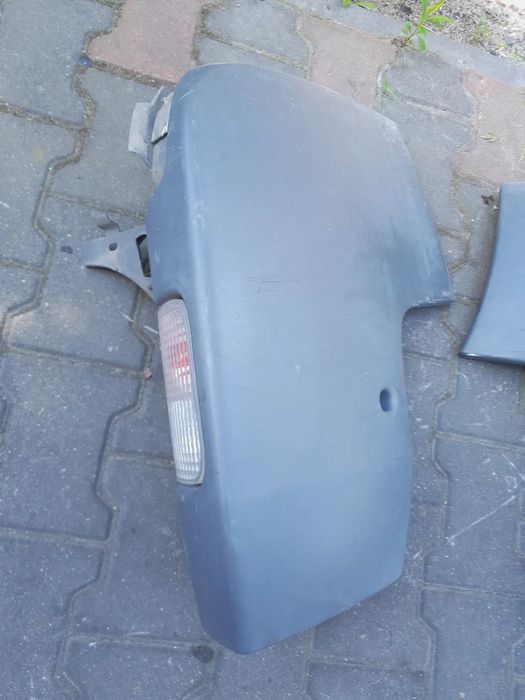 Narożnik lewy Renault Trafic II 05r